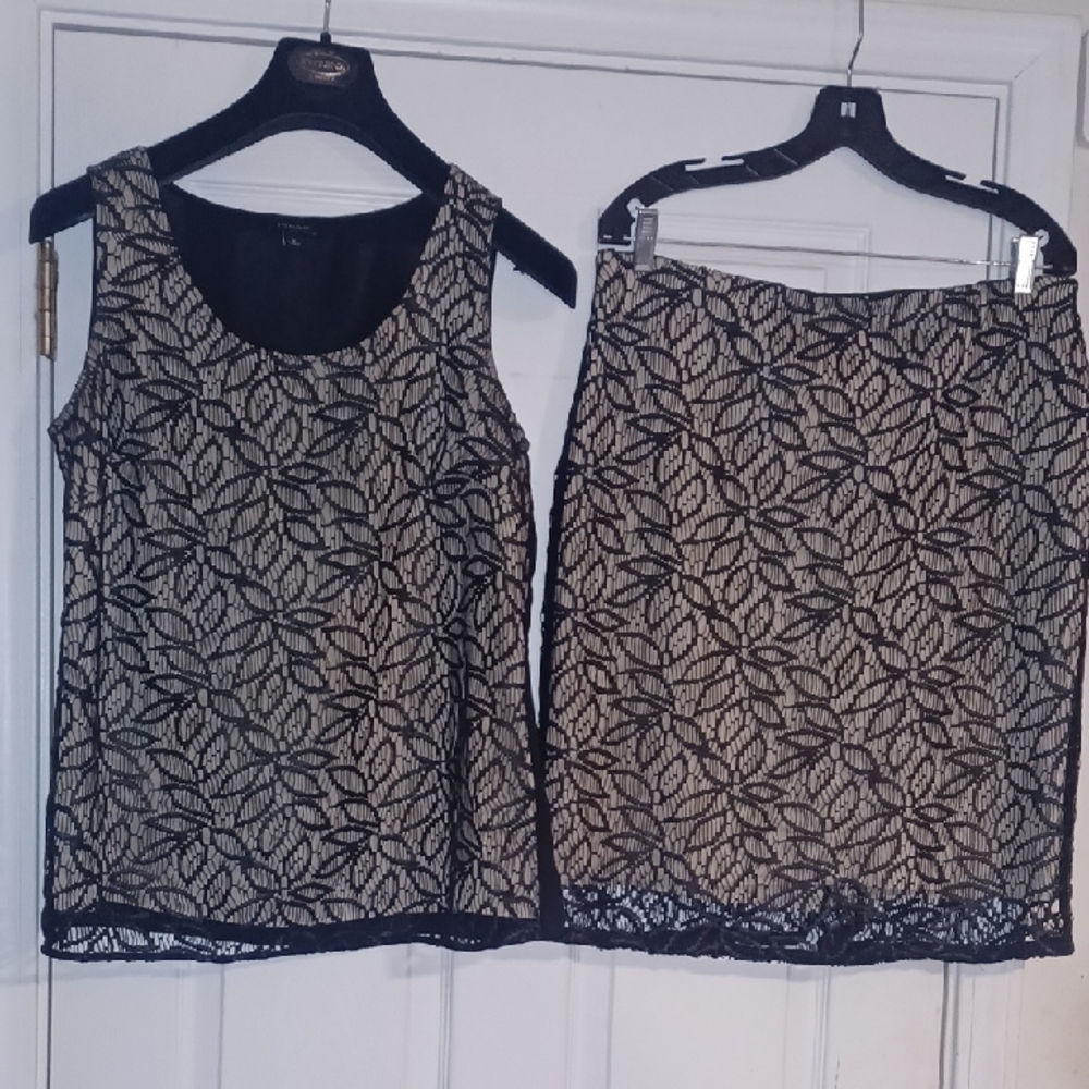 Ann Taylor 2 Piece Cream With Black Lace Skirt Set.  Size 10